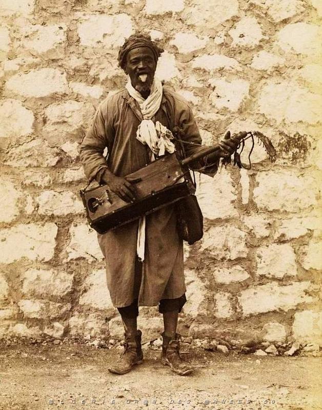 CA a- 206- Village negre.jpg